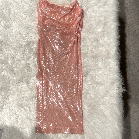 SEQUIN LAYERED STRAPLESS DRAPE MIDI DRESS IN PEACH - Picture 2 of 5